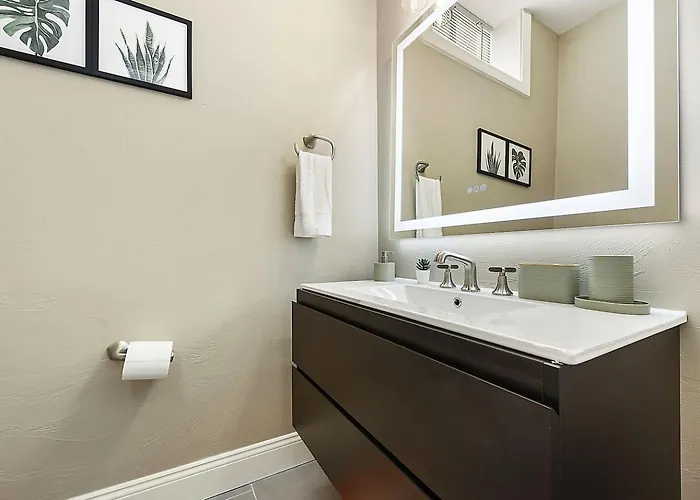 Pet Friendly 6 Bedroom Free Parking 5 Min From Bakery Sq Ferienhaus