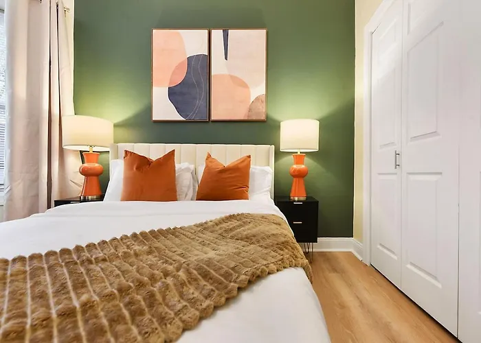 Pet Friendly 6 Bedroom Free Parking 5 Min From Bakery Sq Ferienhaus