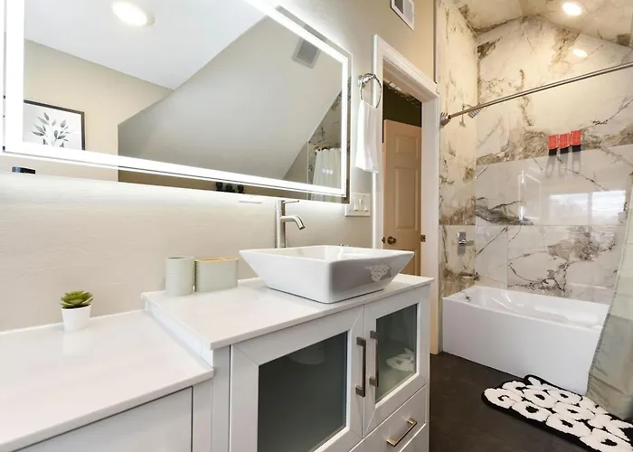 Pet Friendly 6 Bedroom Free Parking 5 Min From Bakery Sq *