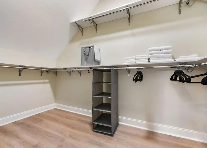 Pet Friendly 6 Bedroom Free Parking 5 Min From Bakery Sq Ferienhaus